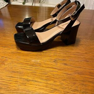 Cushionaire Black Vegan Leather Memory Foam platform 6.5